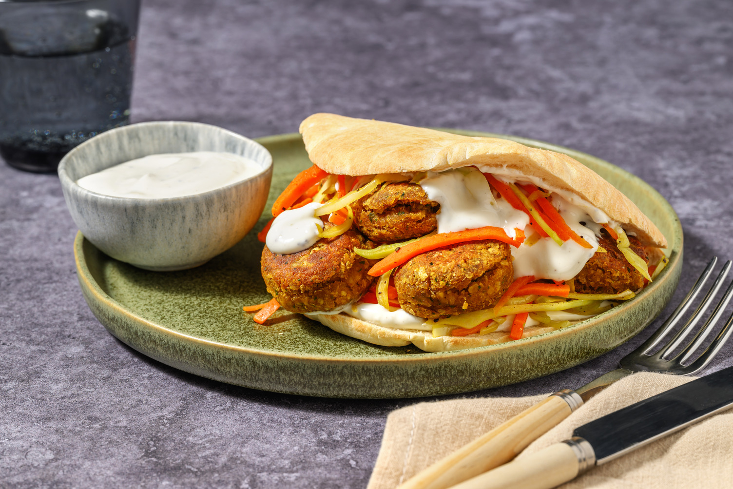 Sandwich di falafel e yogurt al miele