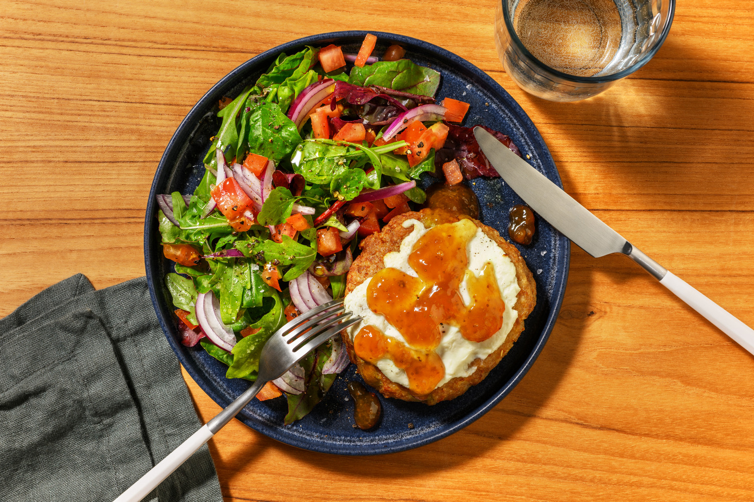Hamburguesa de cerdo con queso de cabra y membrillo 