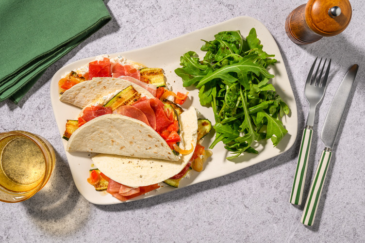 Piadinas de jamón serrano y ricotta italiana con miel