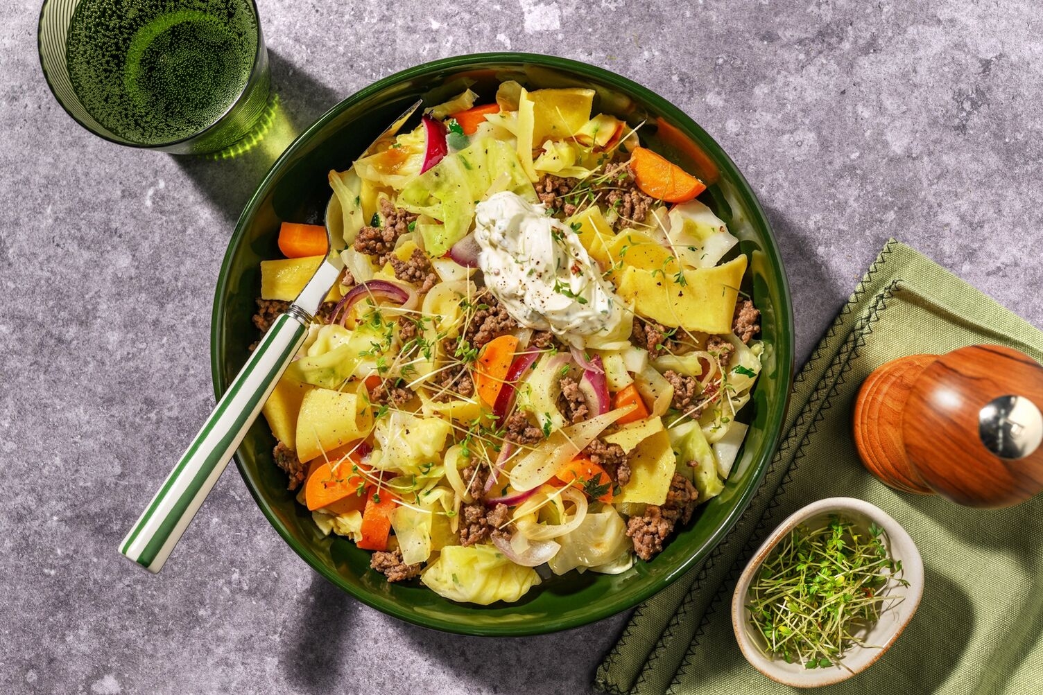 Krautfleckerl mit Spitzkohl und Bio-Rinderhack