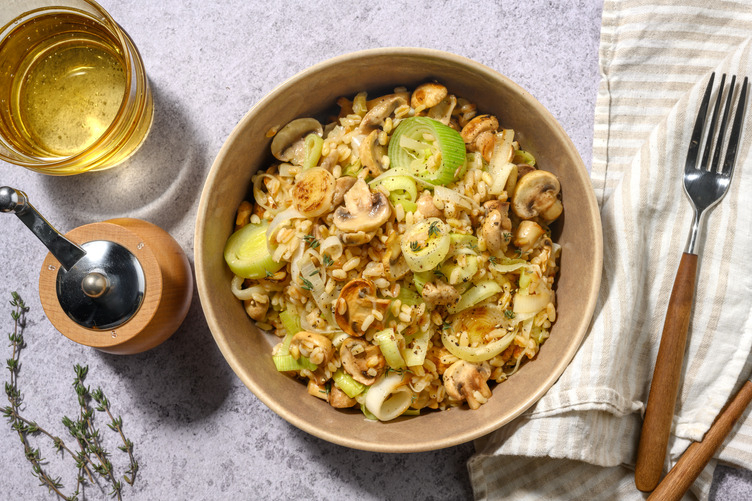 Orzotto fondente ai funghi champignon, pancetta e porri