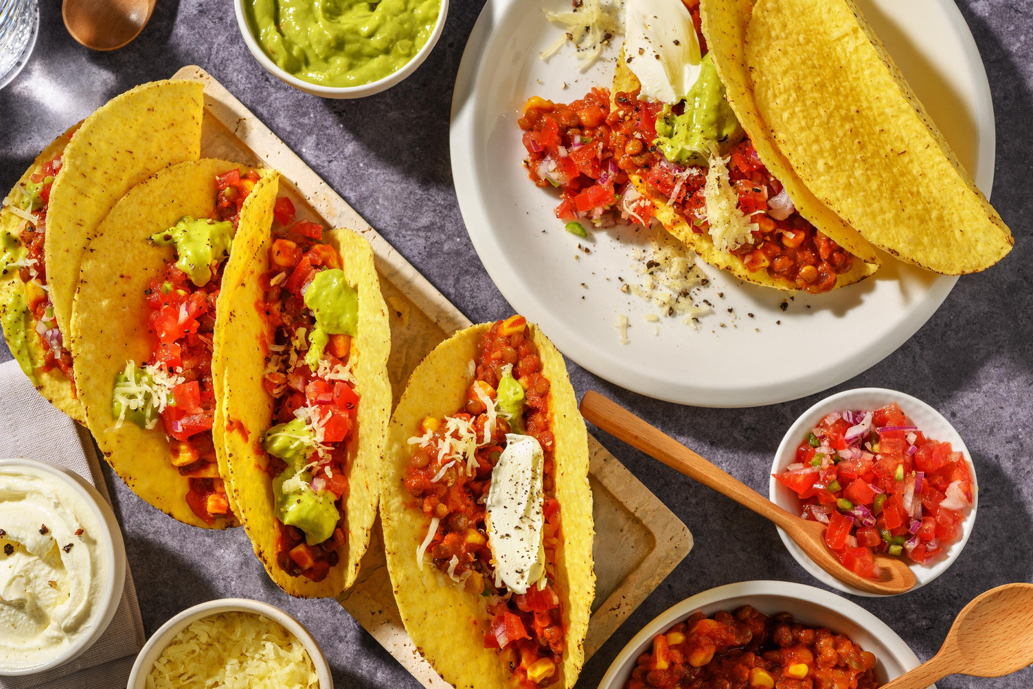 Cheesy taco's met chili sin carne en guacamole