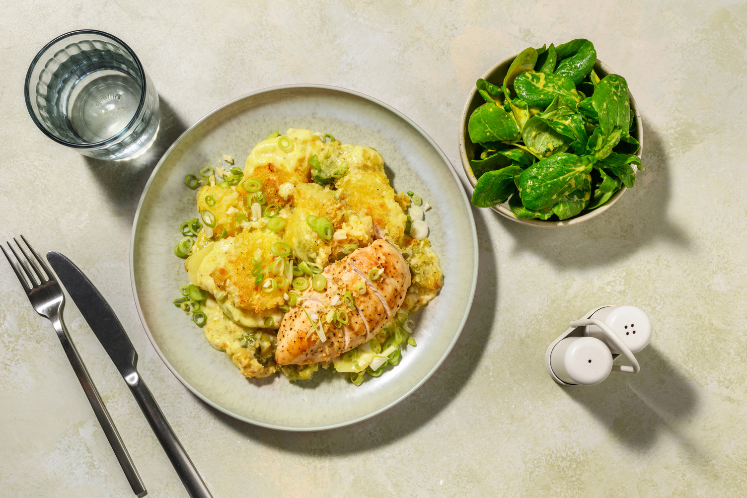Rosenkohl-Kartoffel-Gratin mit Bio-Huhn