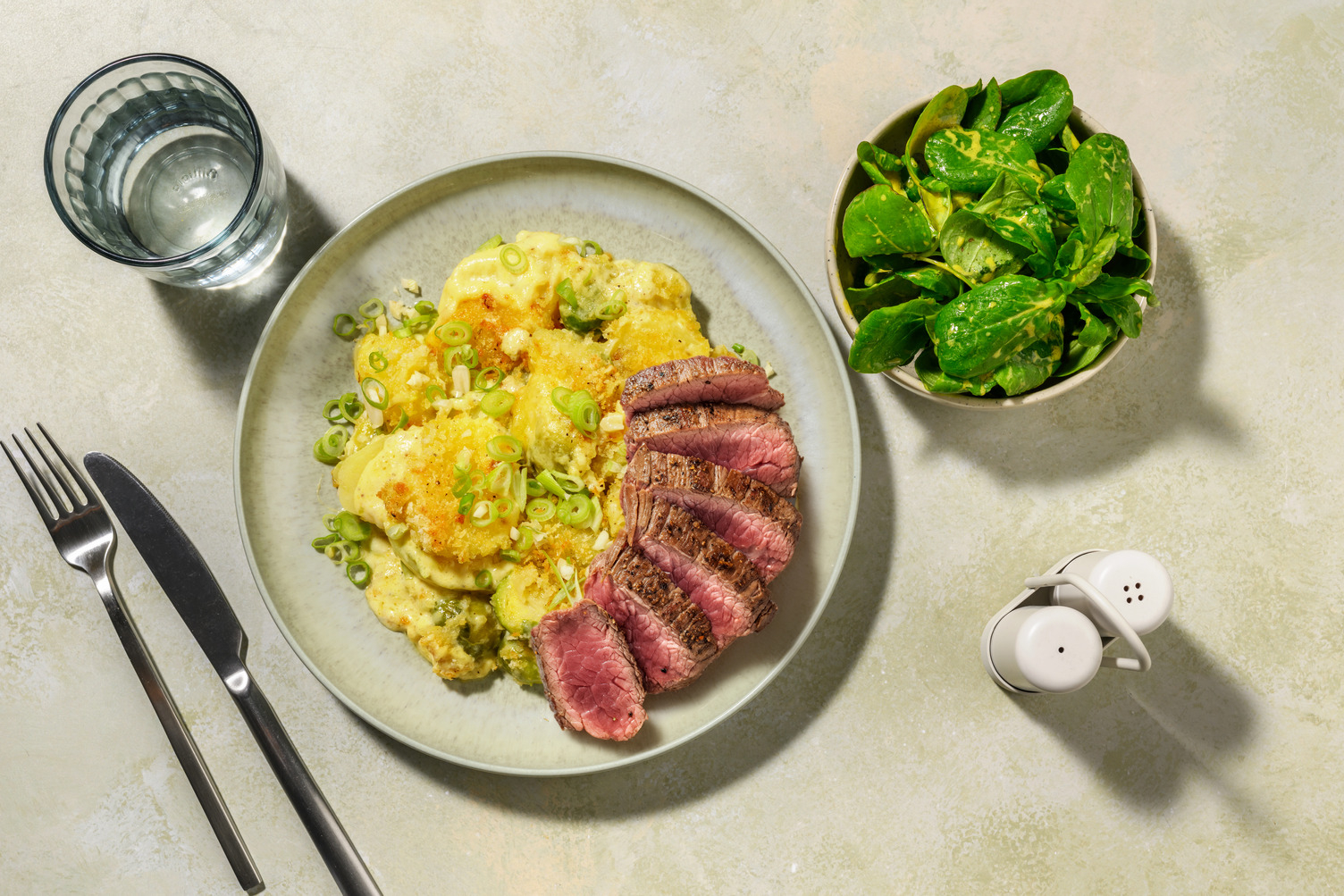 Rosenkohl-Kartoffel-Gratin & extra Bio-Rumpsteak