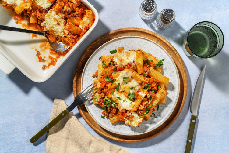 Rigatoni al ragú de ternera con mozzarella italiana