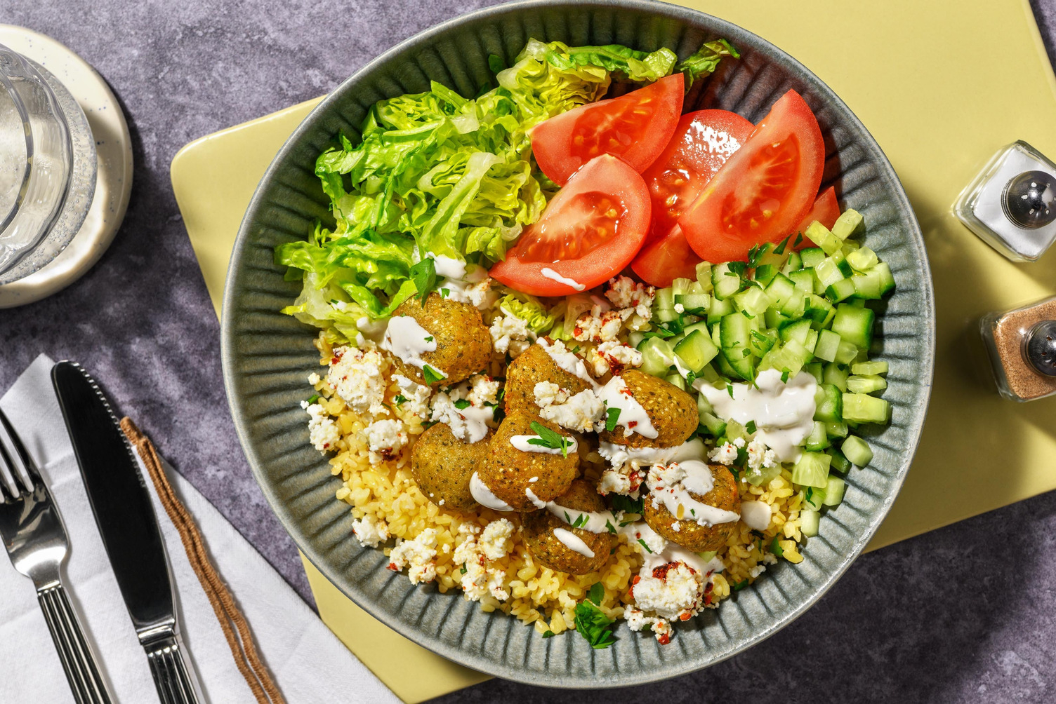 Middelhavsinspireret falafelbowl