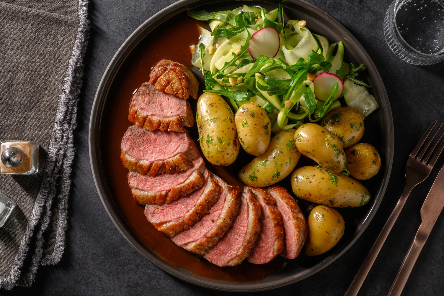 Gyldenstegt andebryst og rødvinssauce