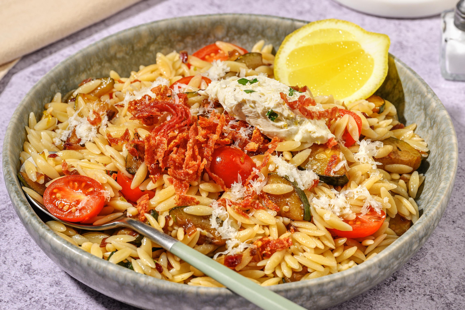 Salade d'orzo au salami