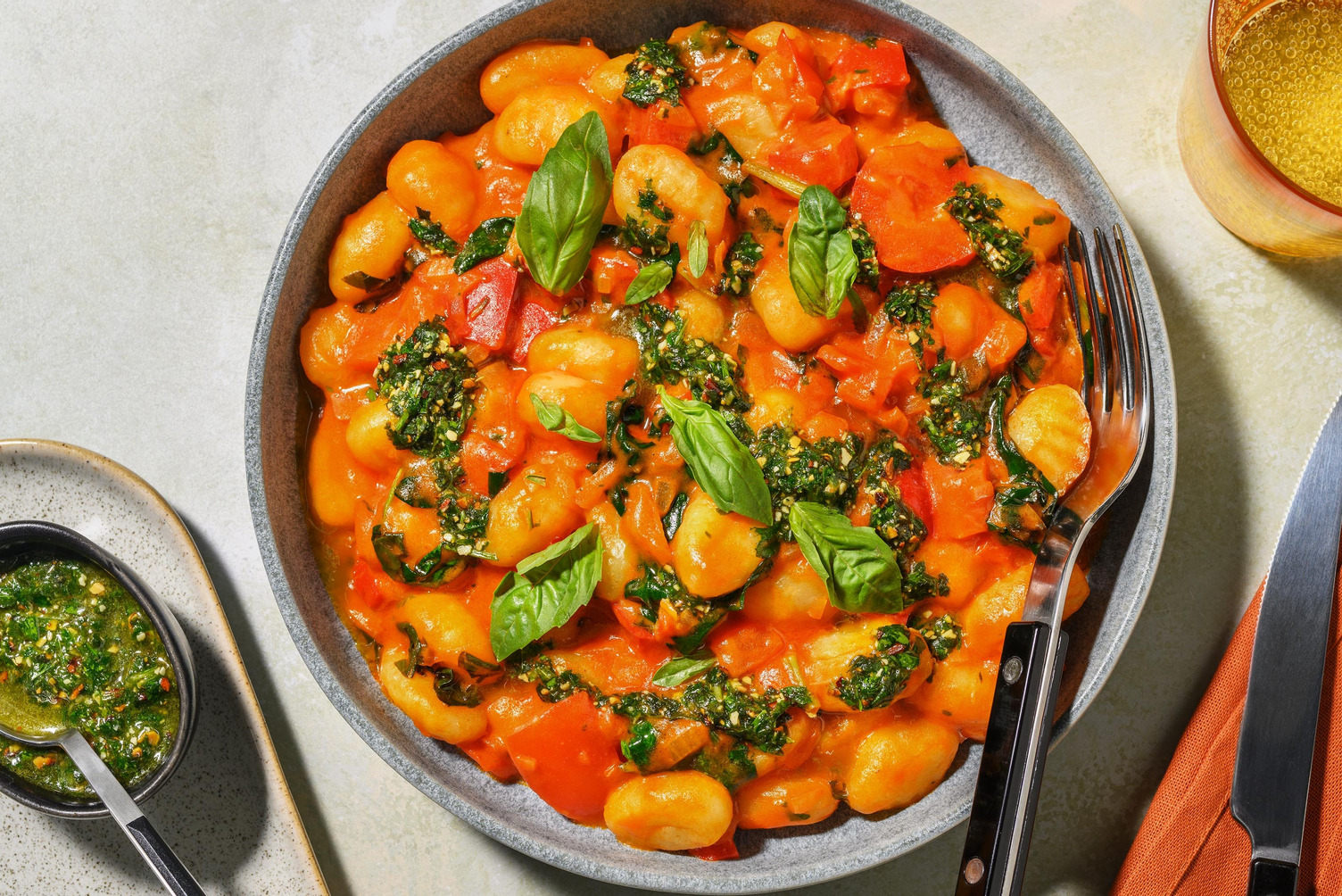 Vegane Gnocchi in Spinat-Tomaten-Soße