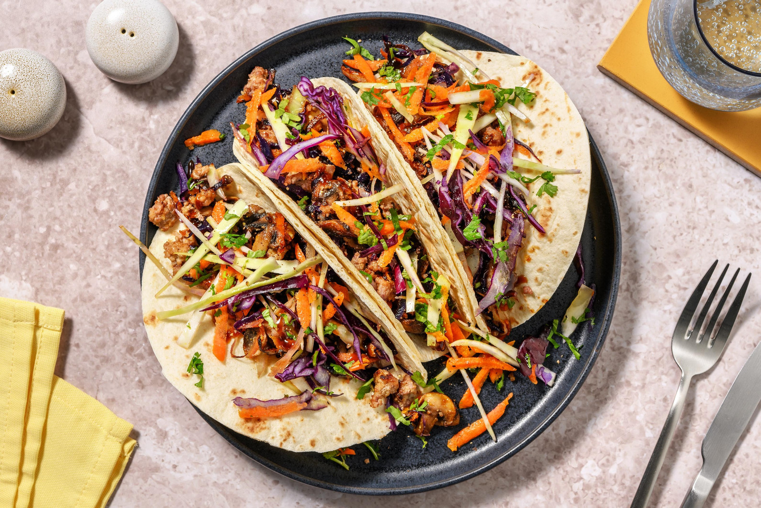 Tacos d'émincé protéiné au sésame façon asiatique