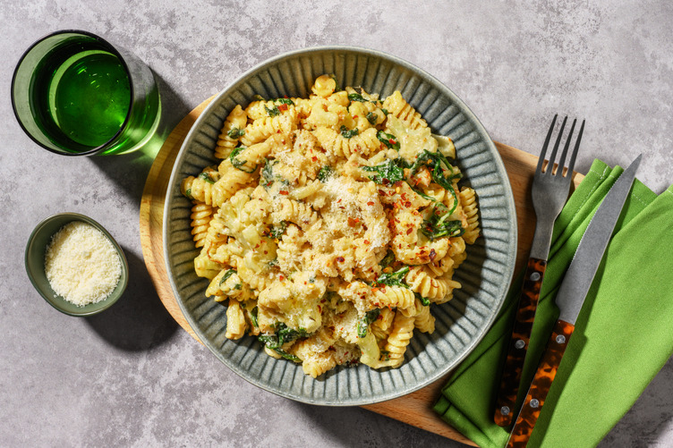 Quick Herby Cauliflower, Chicken & Cheese Fusilli