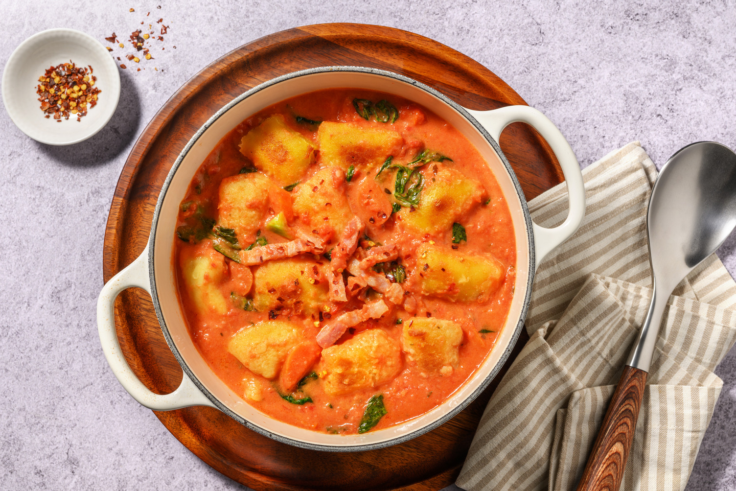 [One Pot // Easy // Quick] Creamy Bacon & Tomato Gnocchi Soup