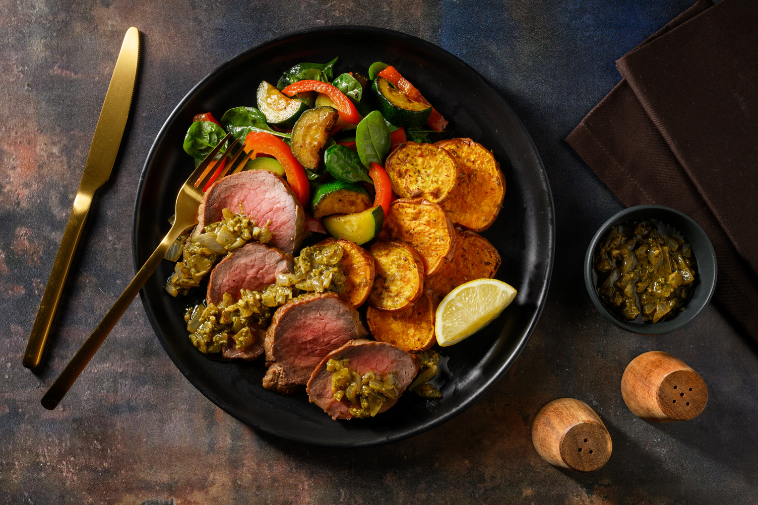 Pesto-Topped Roast Beef Sirloin Banquet