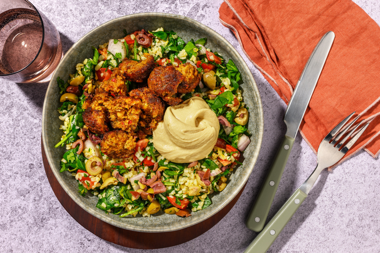 Bols de double falafels méditerranéens