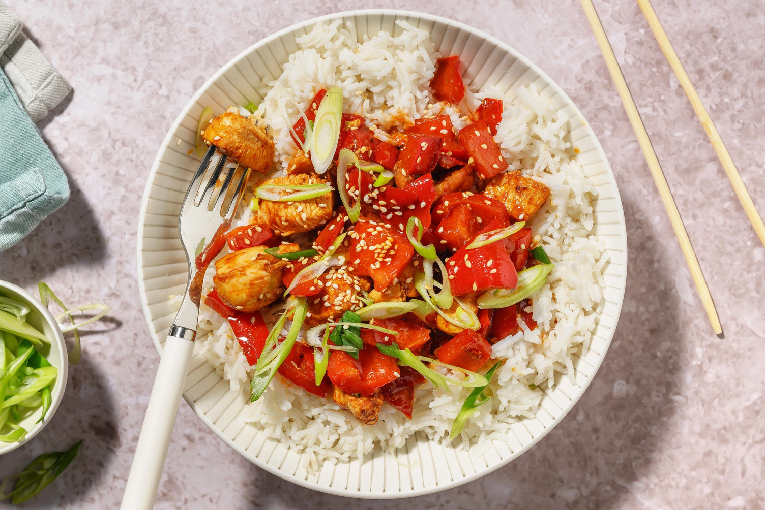 Sauté de poitrines de poulet au miel et au sésame super rapide
