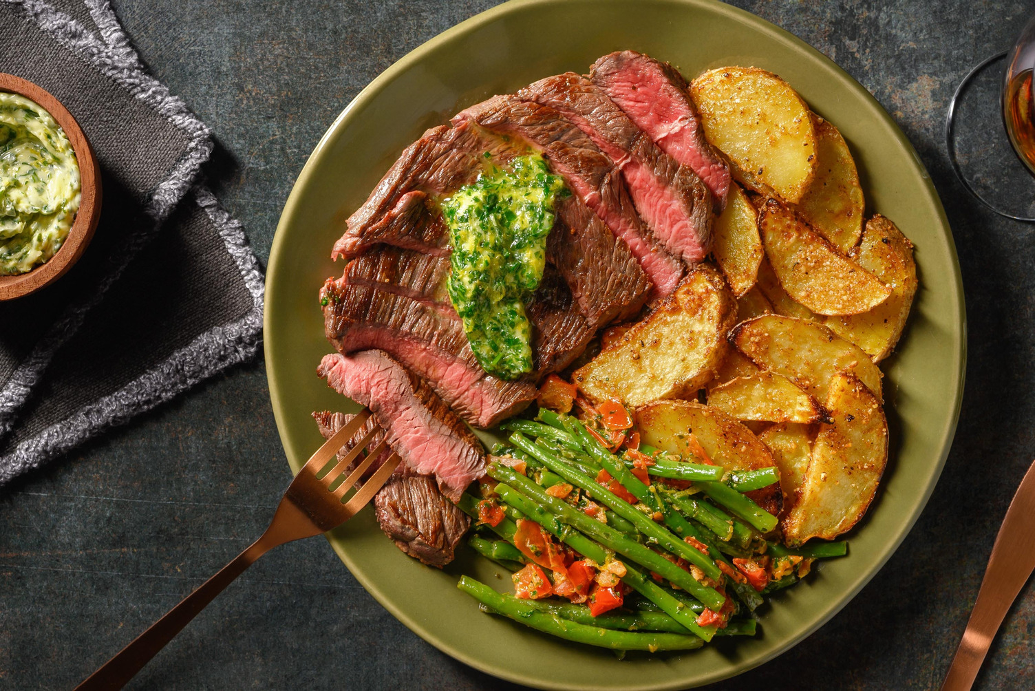 Feines Rinderhüftsteak mit Bärlauchbutter