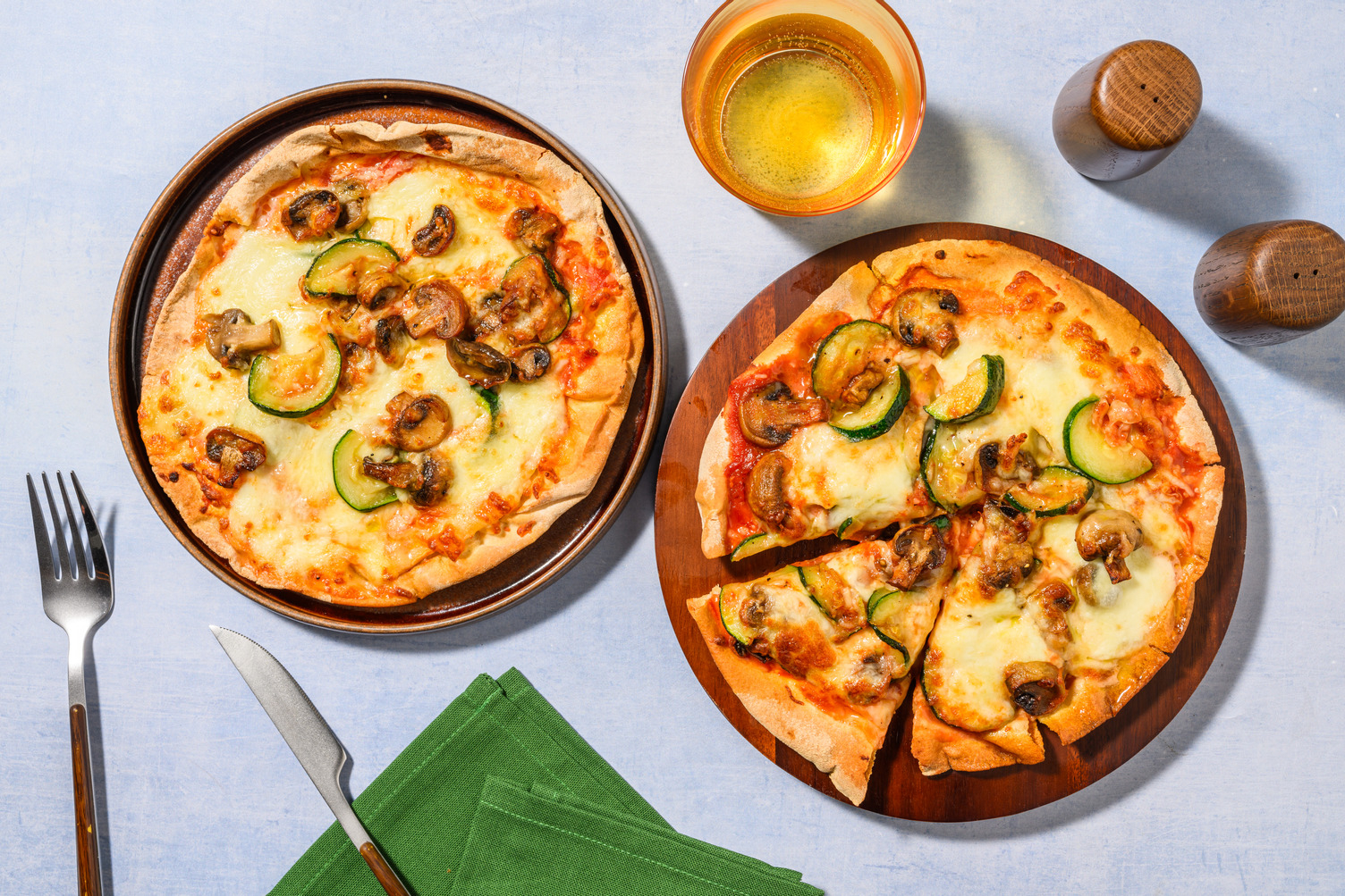 Volkoren flatbreadpizza's met champignons en courgette