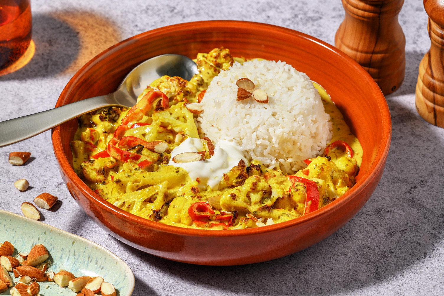 Curry de légumes crémeux, yaourt et amandes