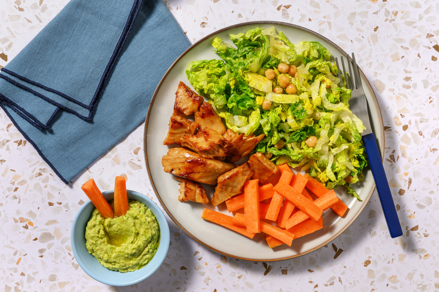 Heura con hummus de garbanzos y guisantes