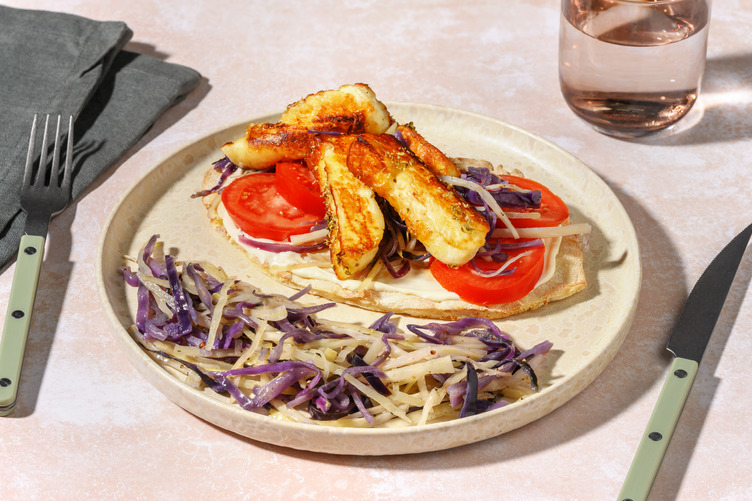 Formaggio stile Cipro glassato al miele su pane naan