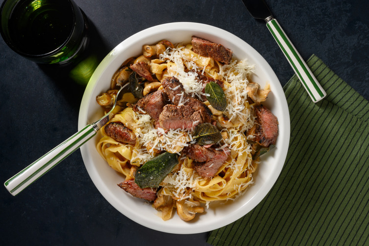 Feines Hüftsteak vom Weiderind auf Jägersoße