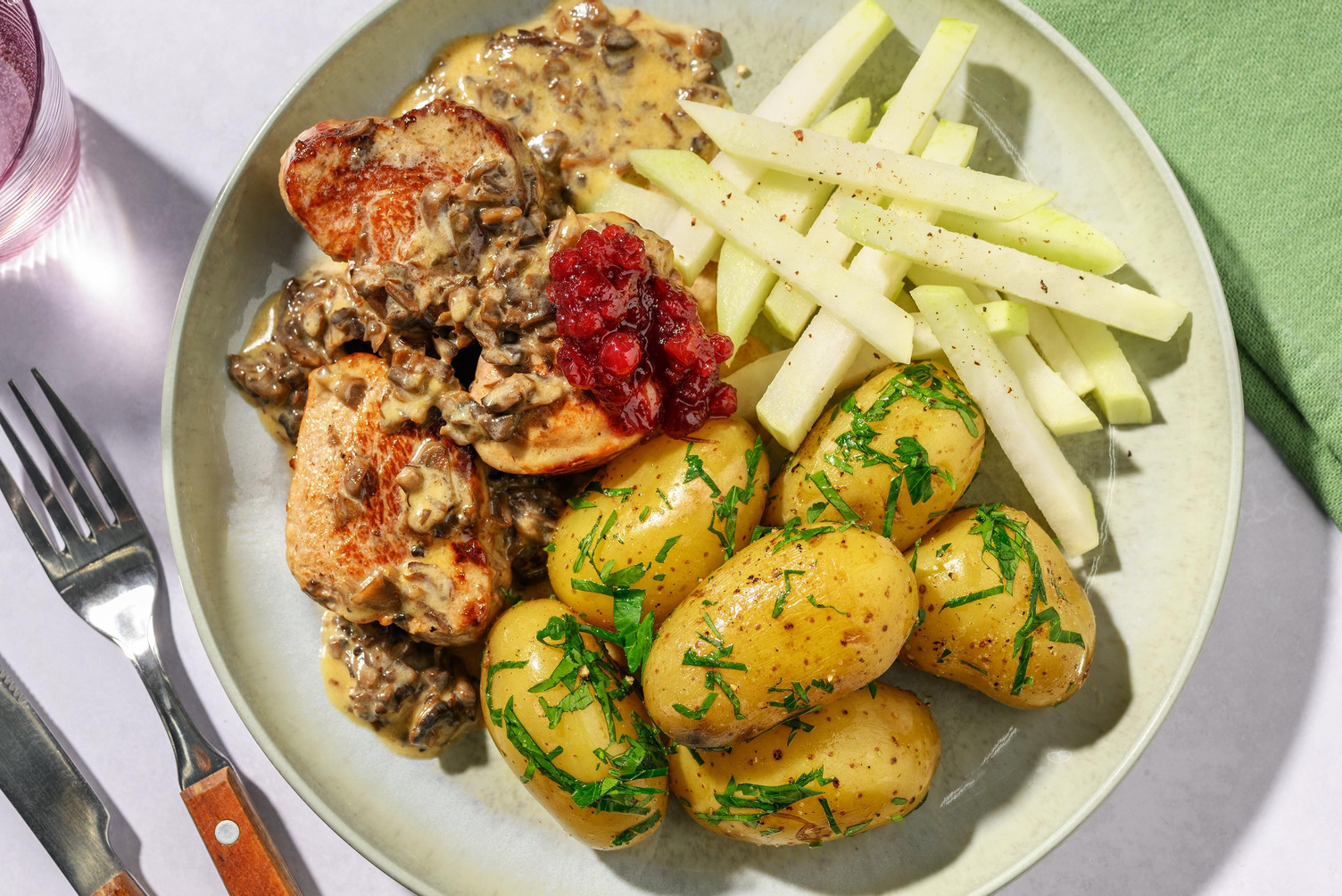 Svinemørbrad i cremet svampesauce