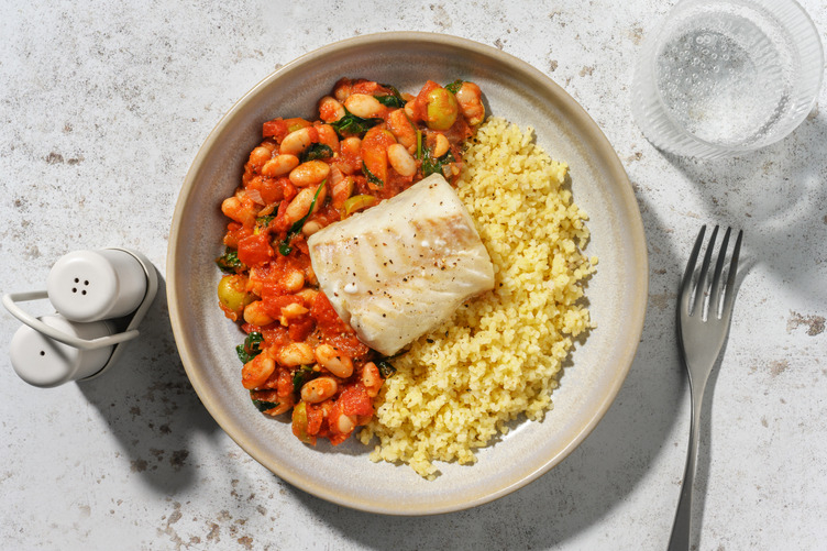 Medelhavsinspirerad torsk i tomat- och olivsås