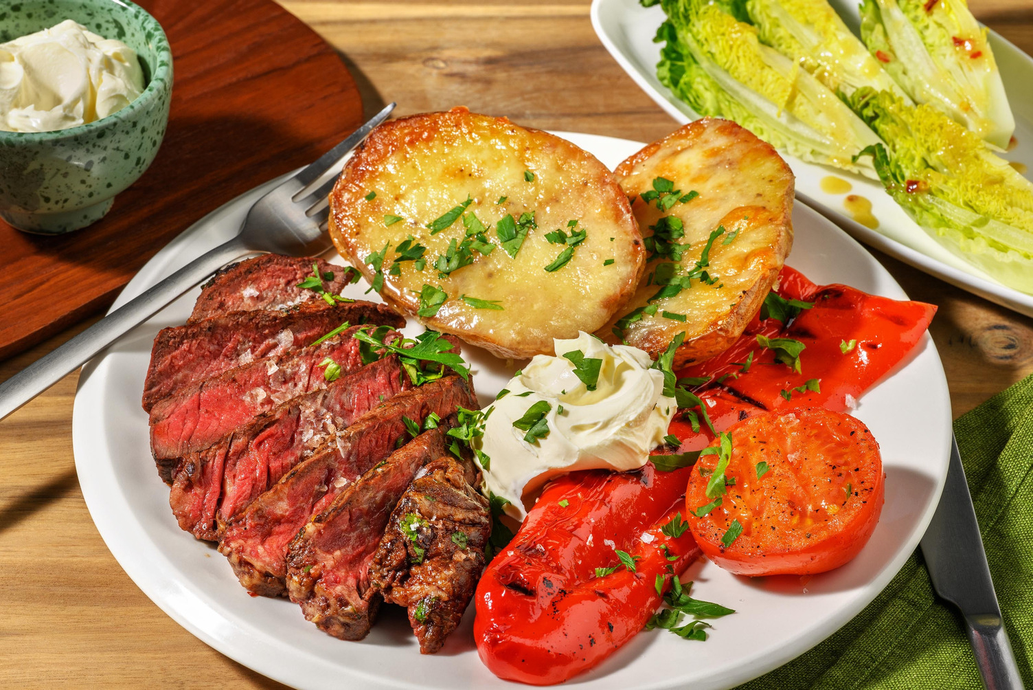 Rumpsteak-Teller mit Käsekartoffeln