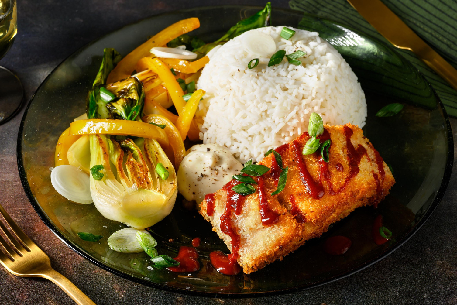 Crispy Lachs mit süß-scharfem Gochujang Drizzle