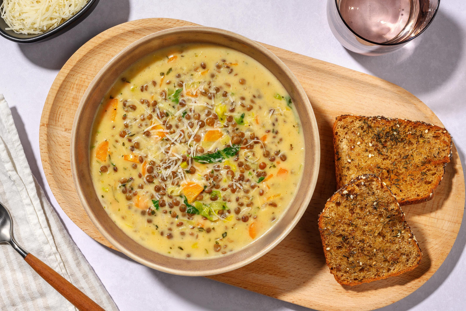 Romige groenelinzenstoof met pecorino