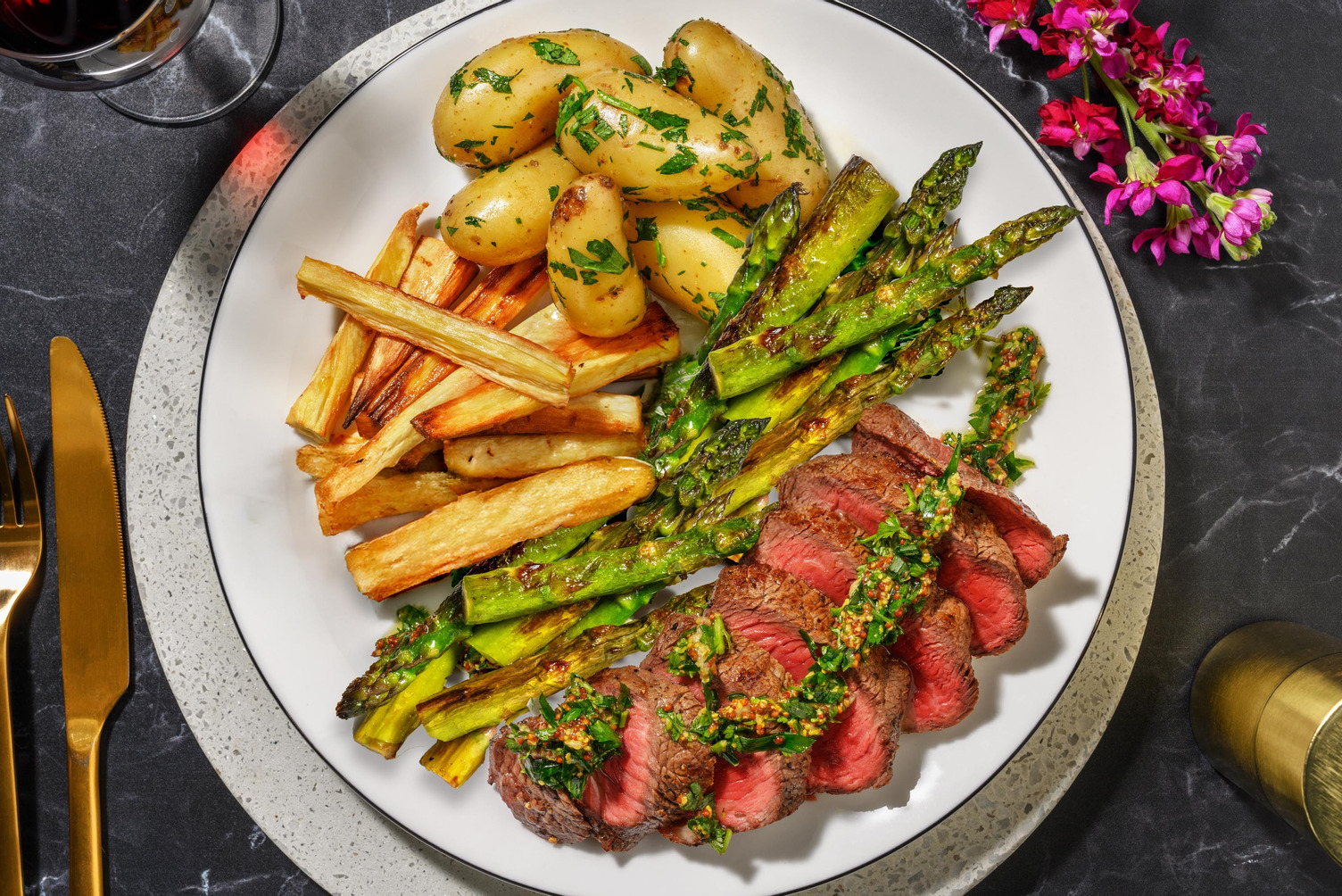 Biff med estragon- og sennepsdressing