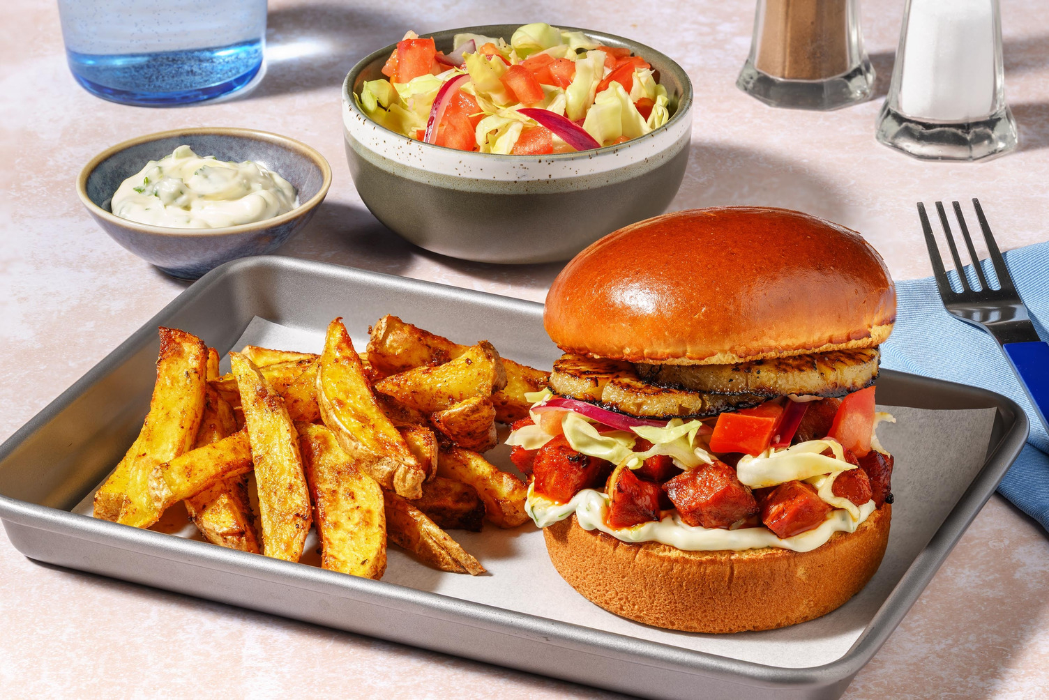 'Al pastor' chorizo- og ananasburger med kyllingebryst