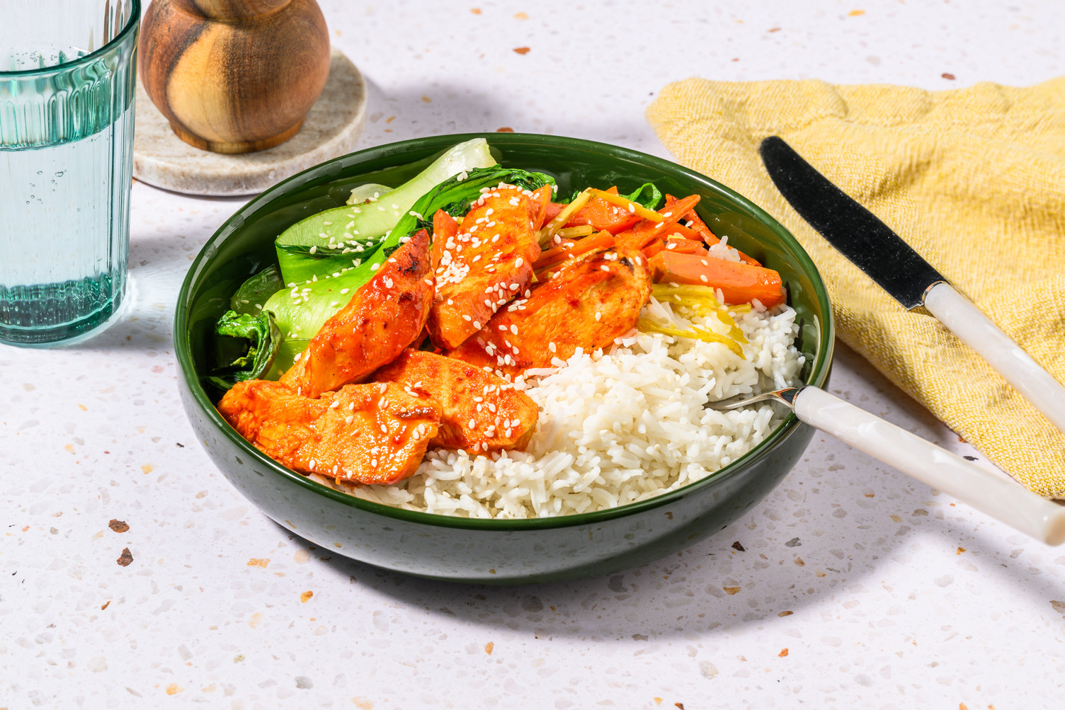 Pollo spicy glassato e pak choi al sesamo