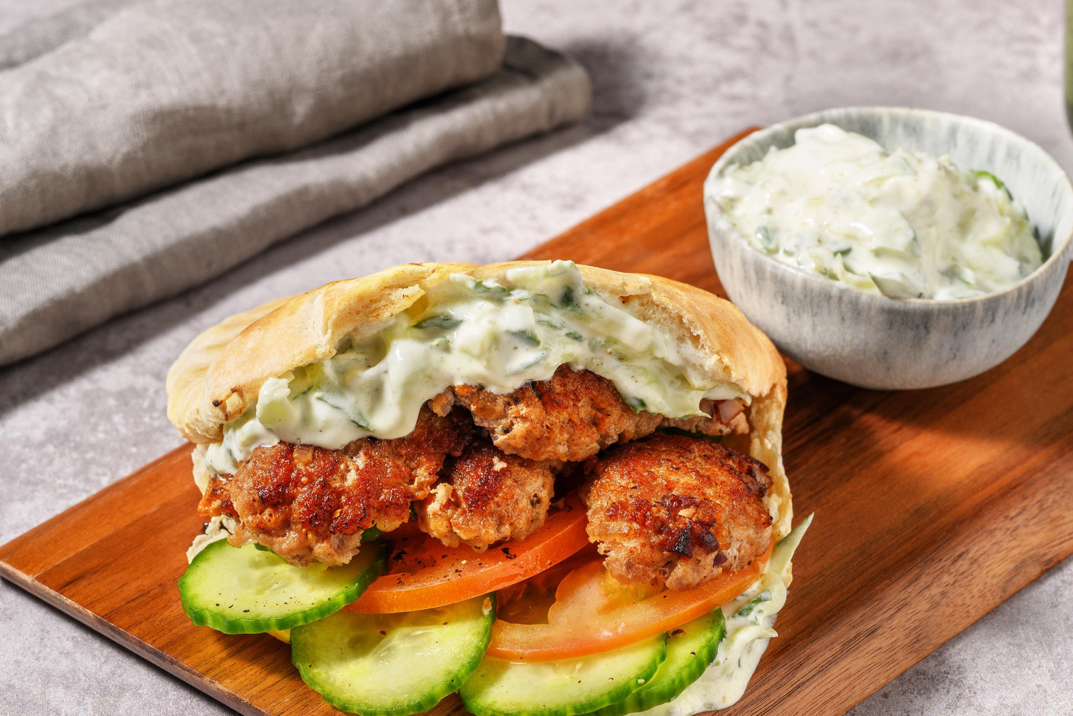 Pita imbottita di polpette 'kofta' al cumino