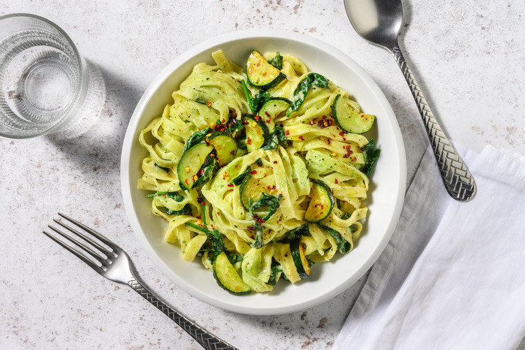 Verde que te quiero... tagliatelle con verduras y langostinos