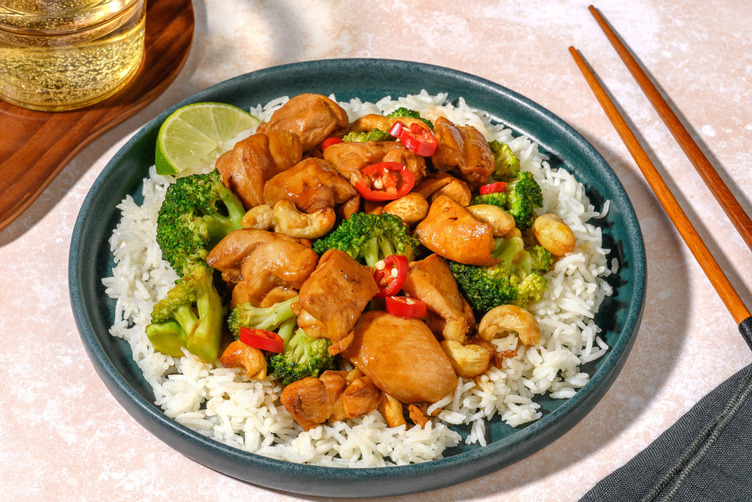 Stir-fry di pollo marinato e broccoli all'asiatica