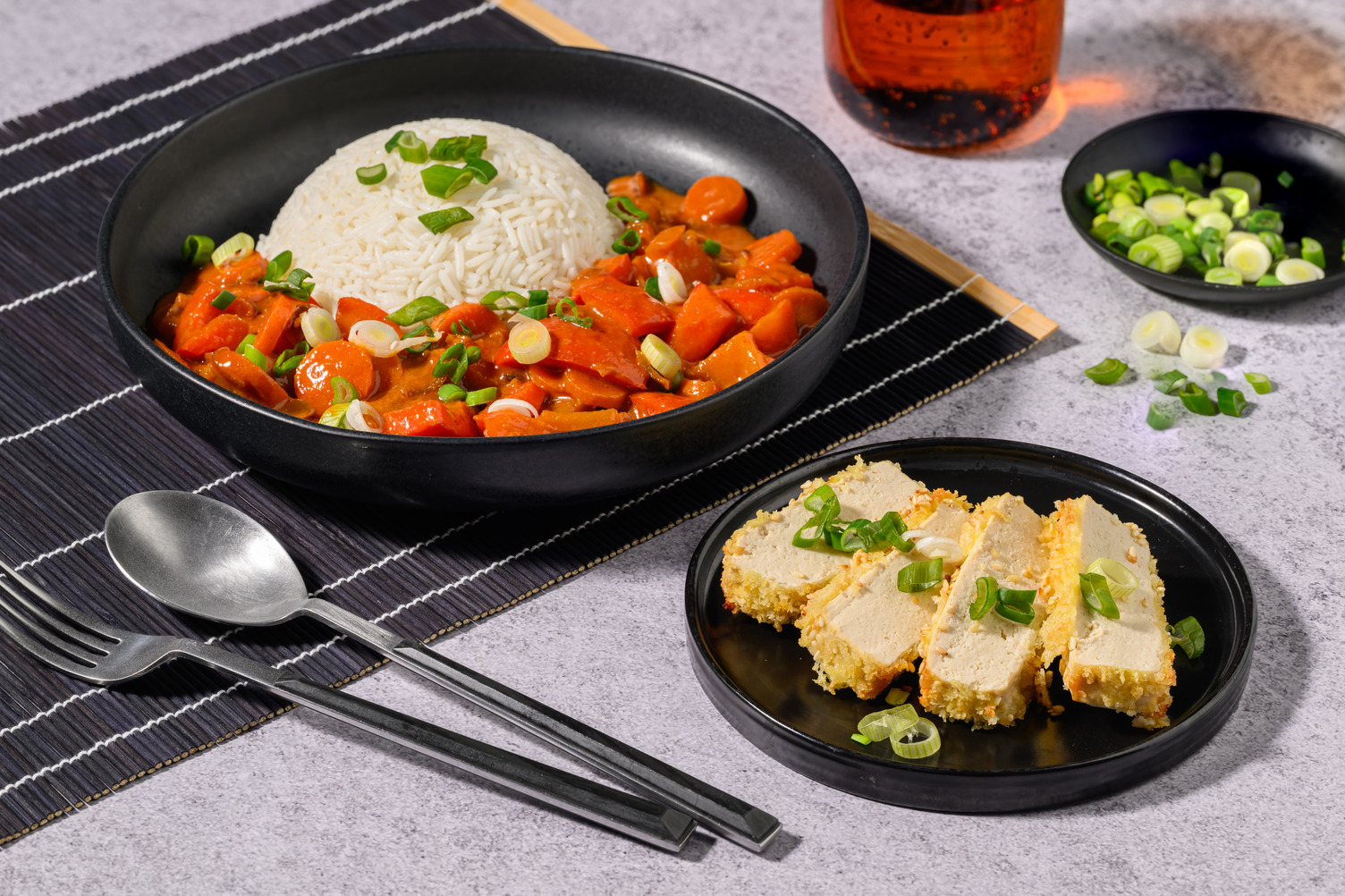 Katsucurry och krispig sesampanerad tofu