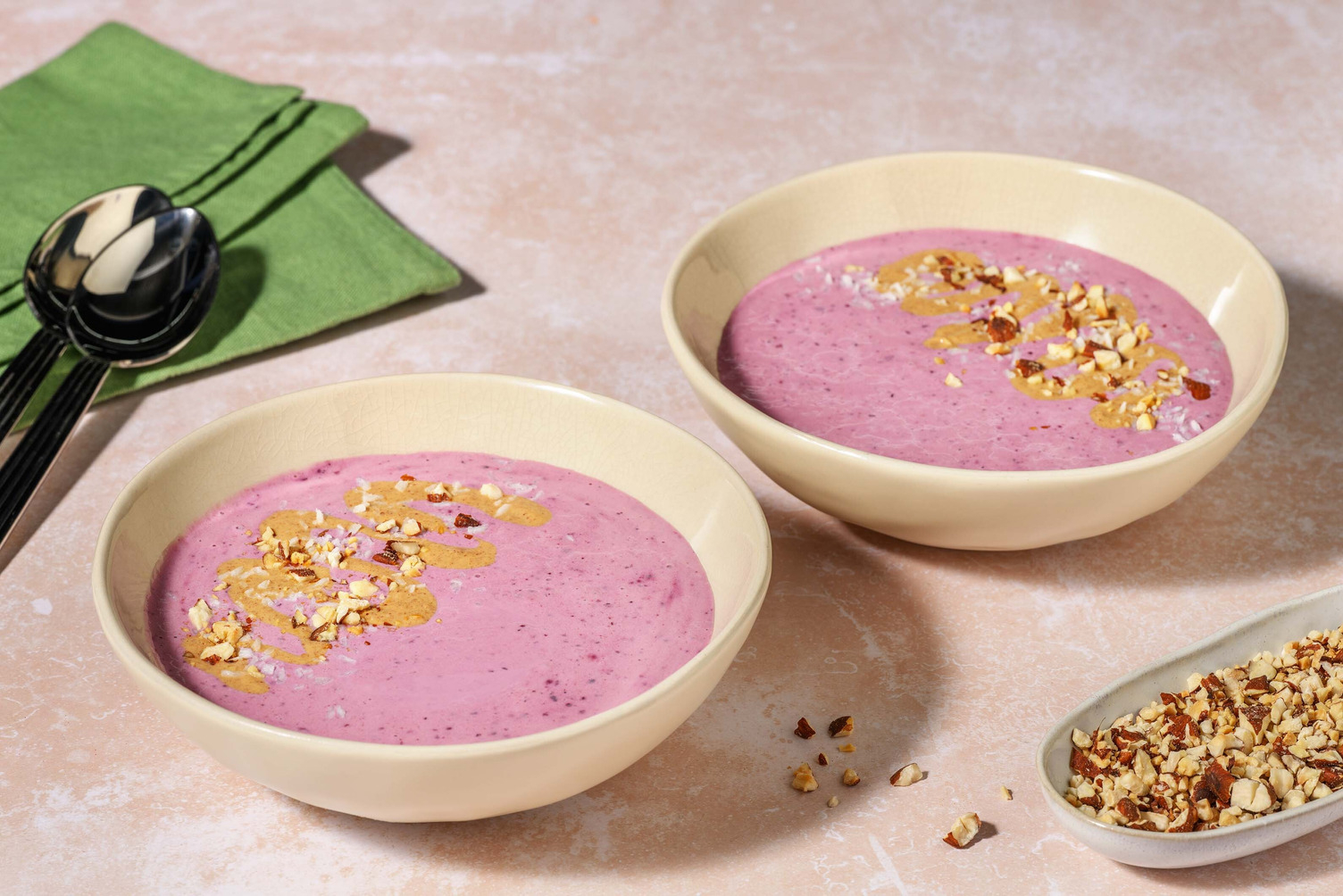 Smoothiebowl på blåbär och mango