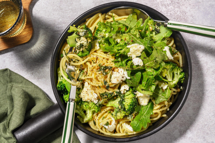 Spaghetti med hemlagad pesto & mozzarella