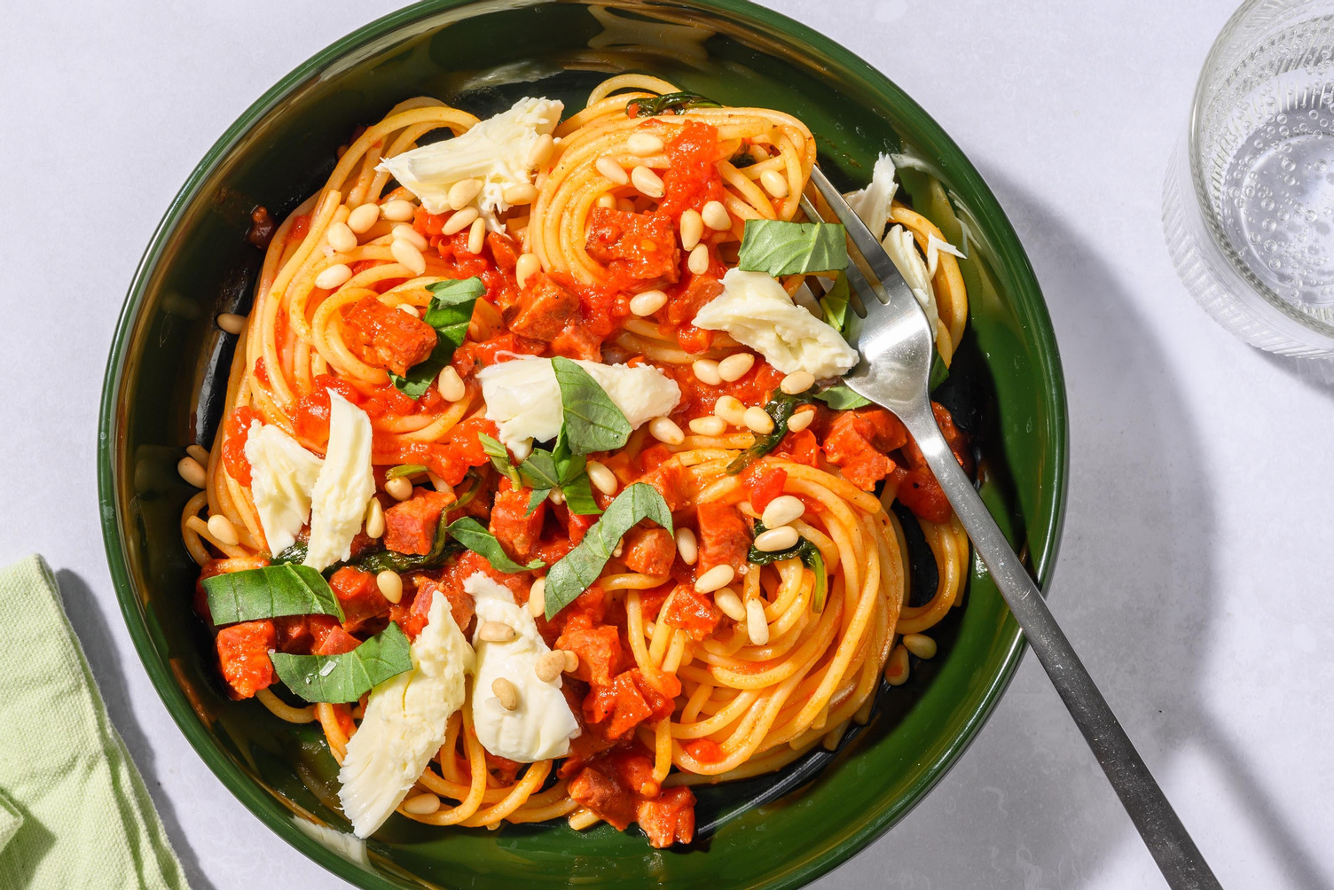 Hurtig chorizo- og harissaspaghetti