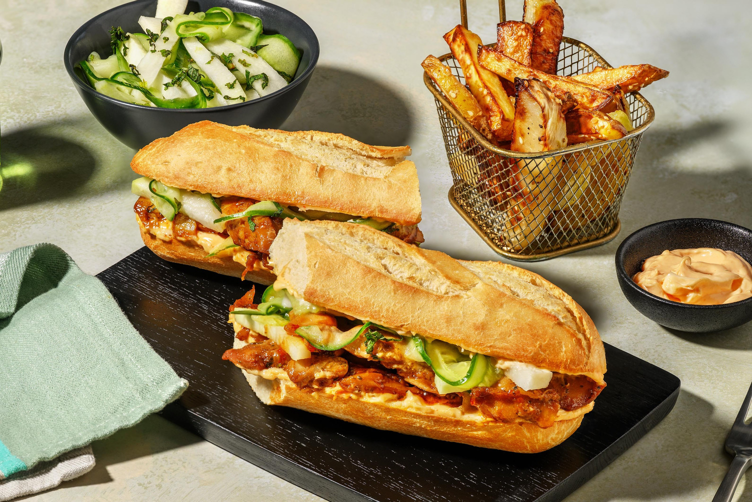 Vietnamesisk bahn mi med vegetarstrimler