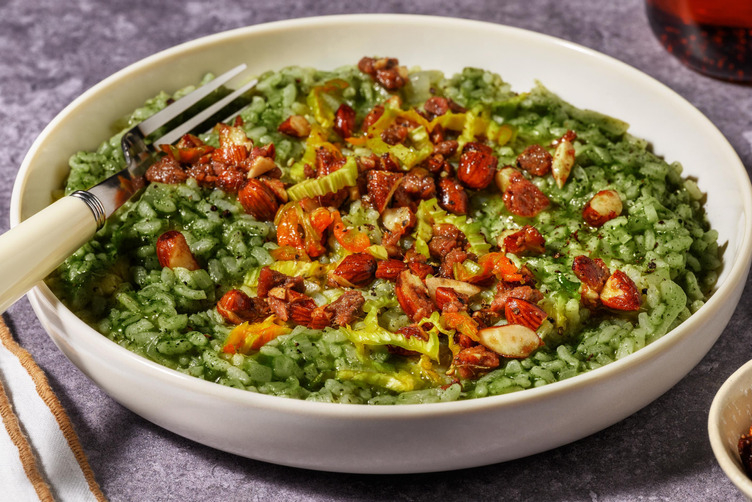 Risotto estivo ai fiori di zucca, alici e salmone marinato