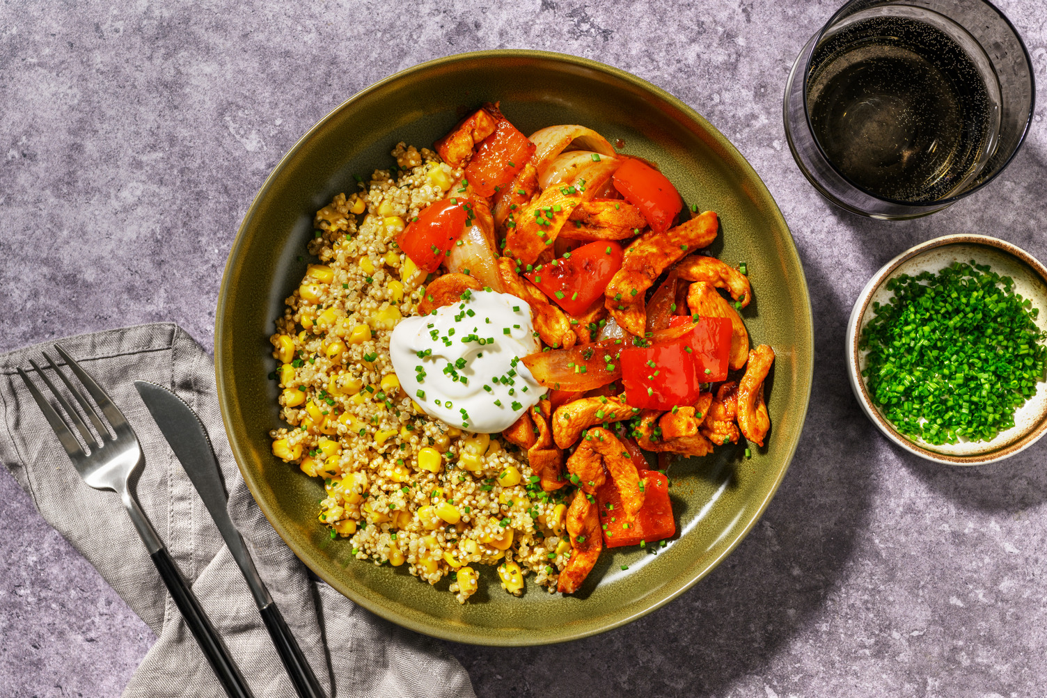 Saftiges Paprikagulasch mit doppelt Hähnchen