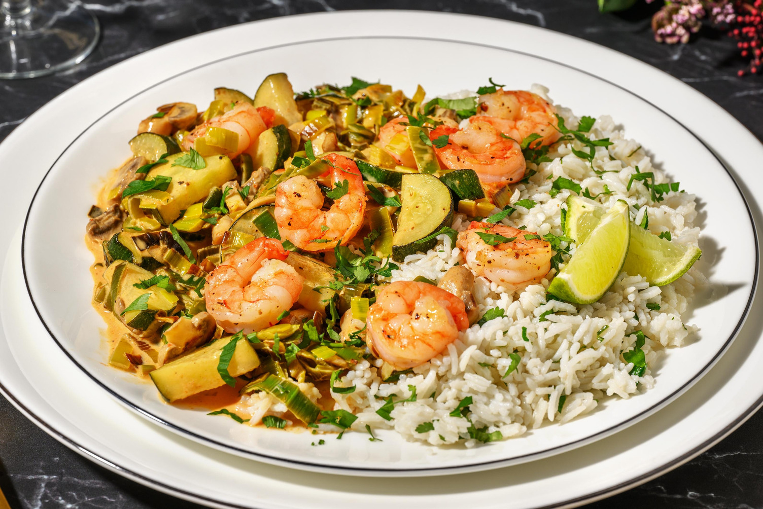 Rotes Thai-Curry mit Garnelen