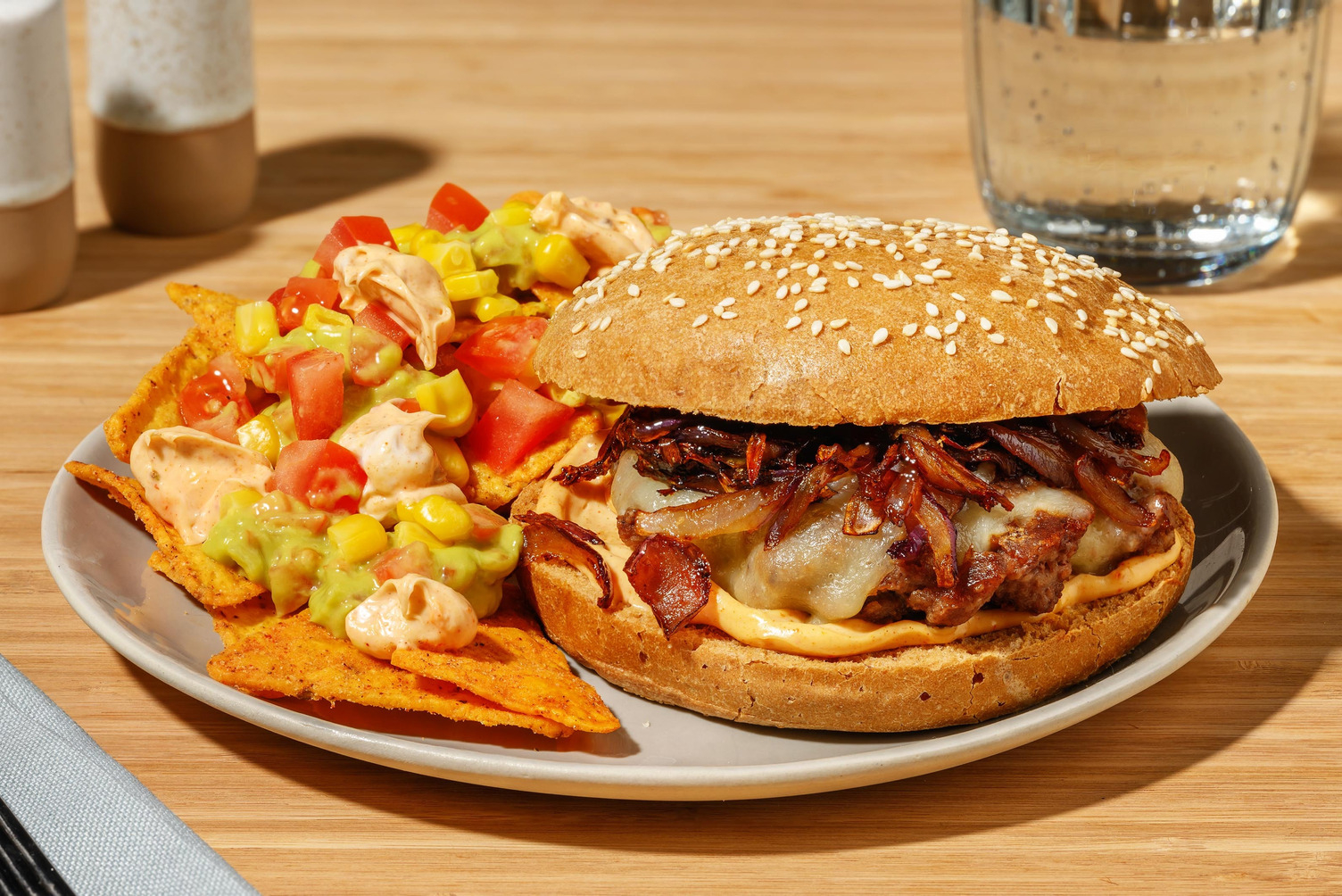 Cheeseburger met loaded tortillachips