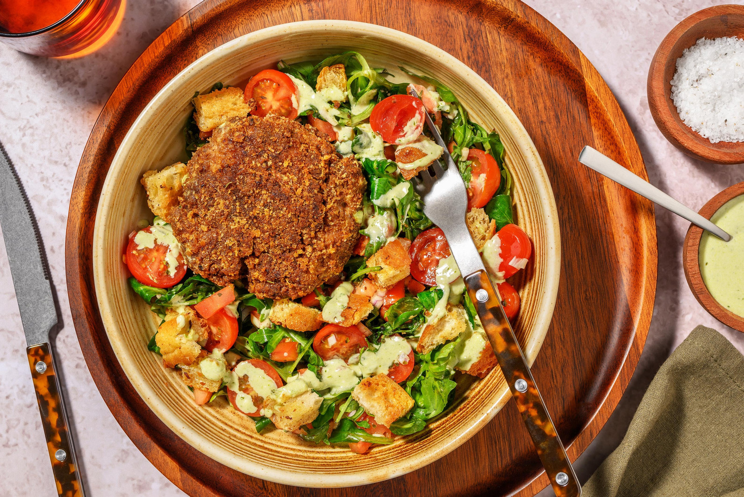 Italiaans geïnspireerde bowl met plantaardige visburger