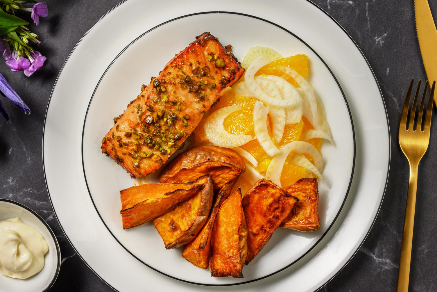 Salmone in crosta di pistacchi e arancia