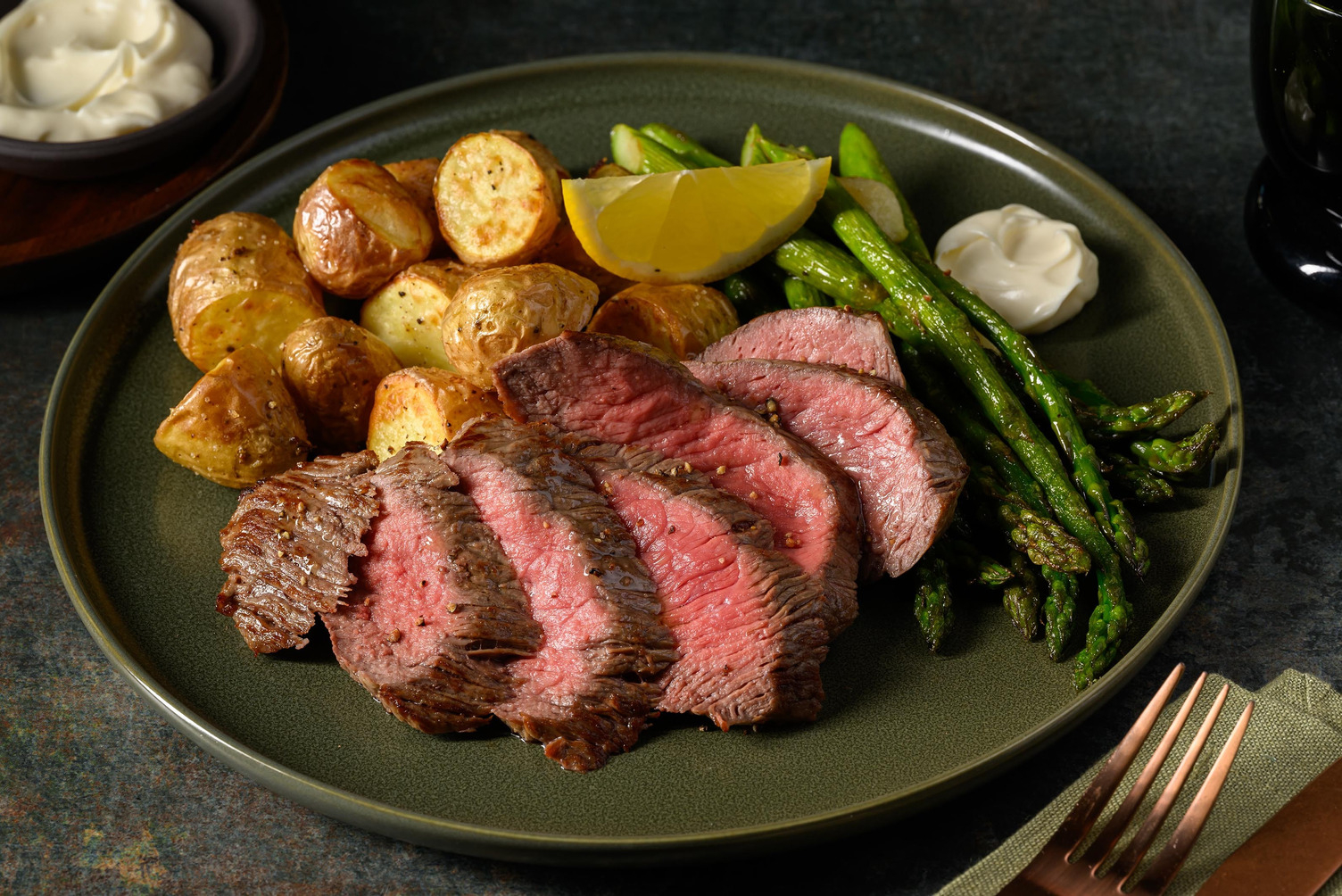 Tagliata di manzo e asparagi al limone