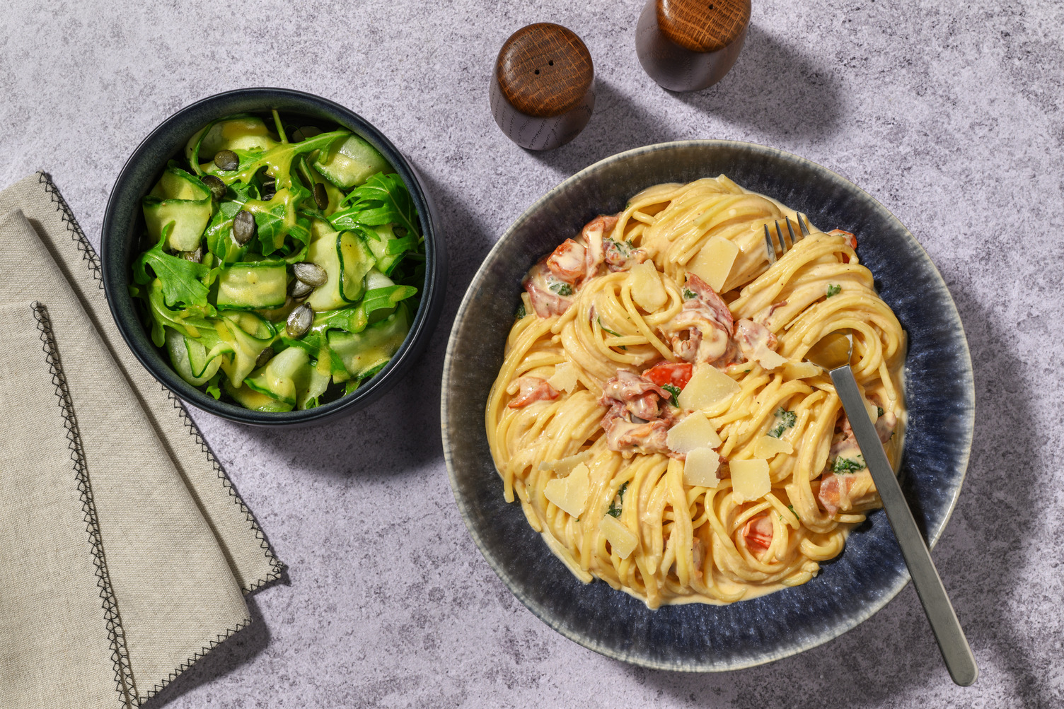 Krämig guancialepasta med strimlad kycklingbröstfilé