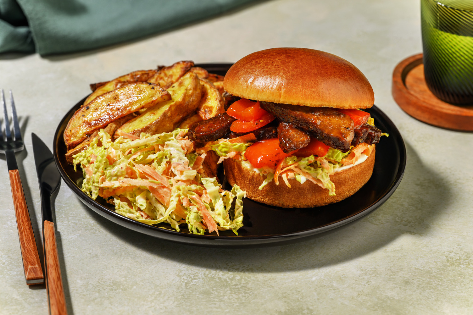 Sandwich med BBQ-stekte plantebaserte kyllingbiter